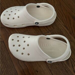 Crocs women’s size 6/men’s size 4